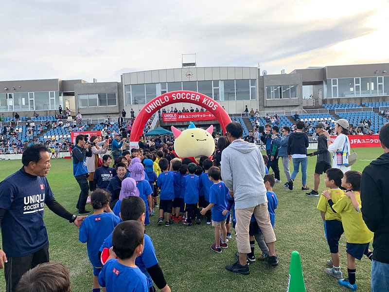 10 ユニクロサッカーキッズ In 福井 しあわせあふれる福井 県のマスコットキャラクター はぴりゅうと Dinoはぴねすオフィシャルホームページ